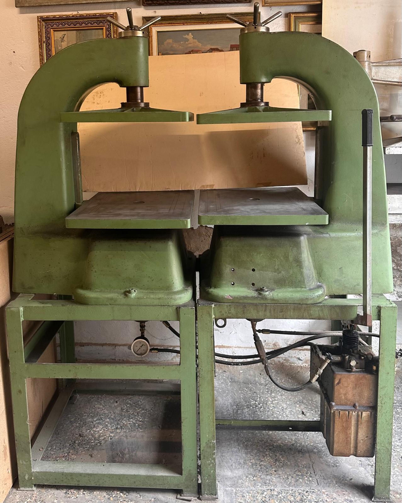 Pressa idraulica manuale in vendita - foto 3