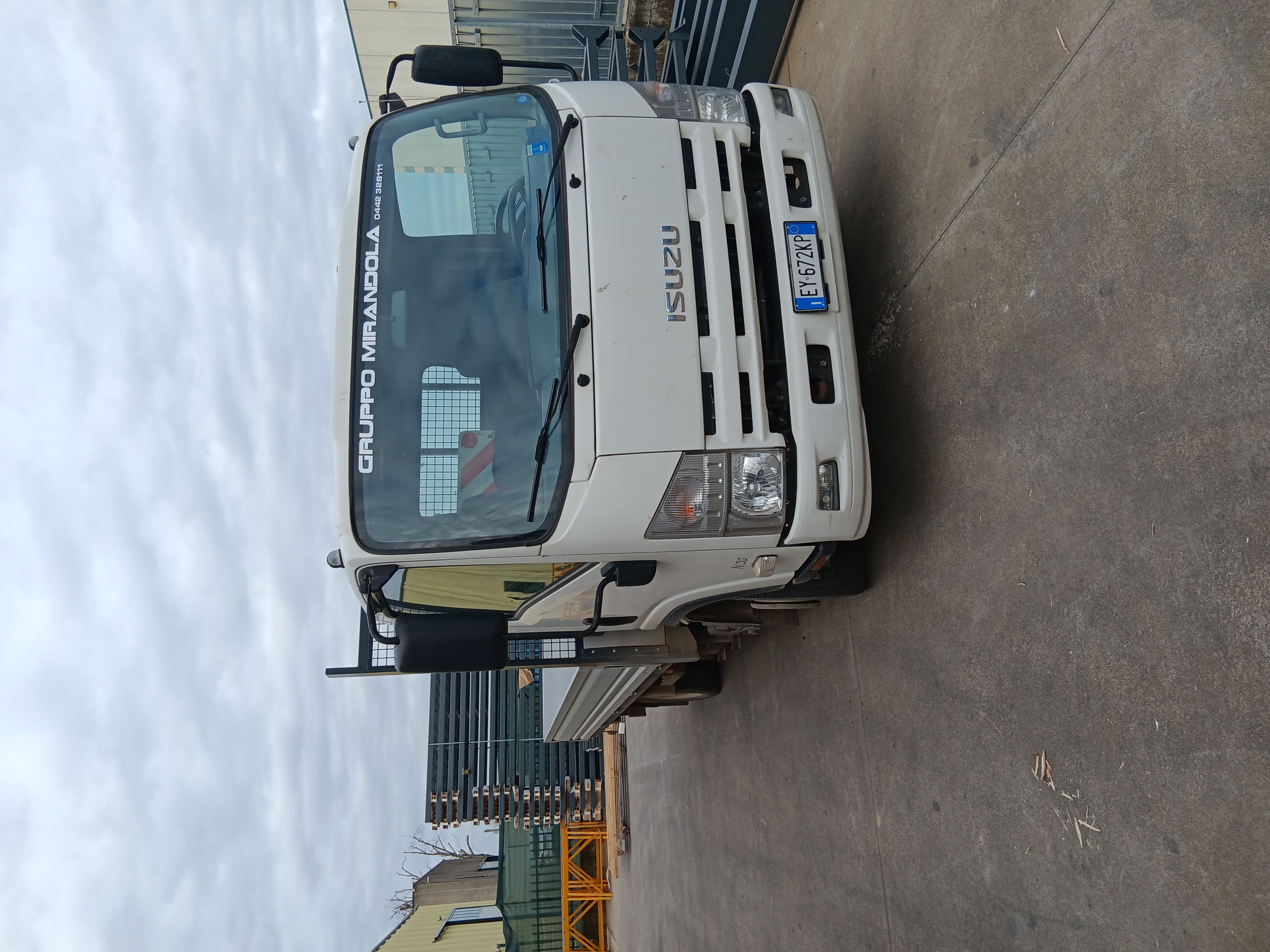 AUTOCARRO ISUZU PATENTE B in vendita - foto 2