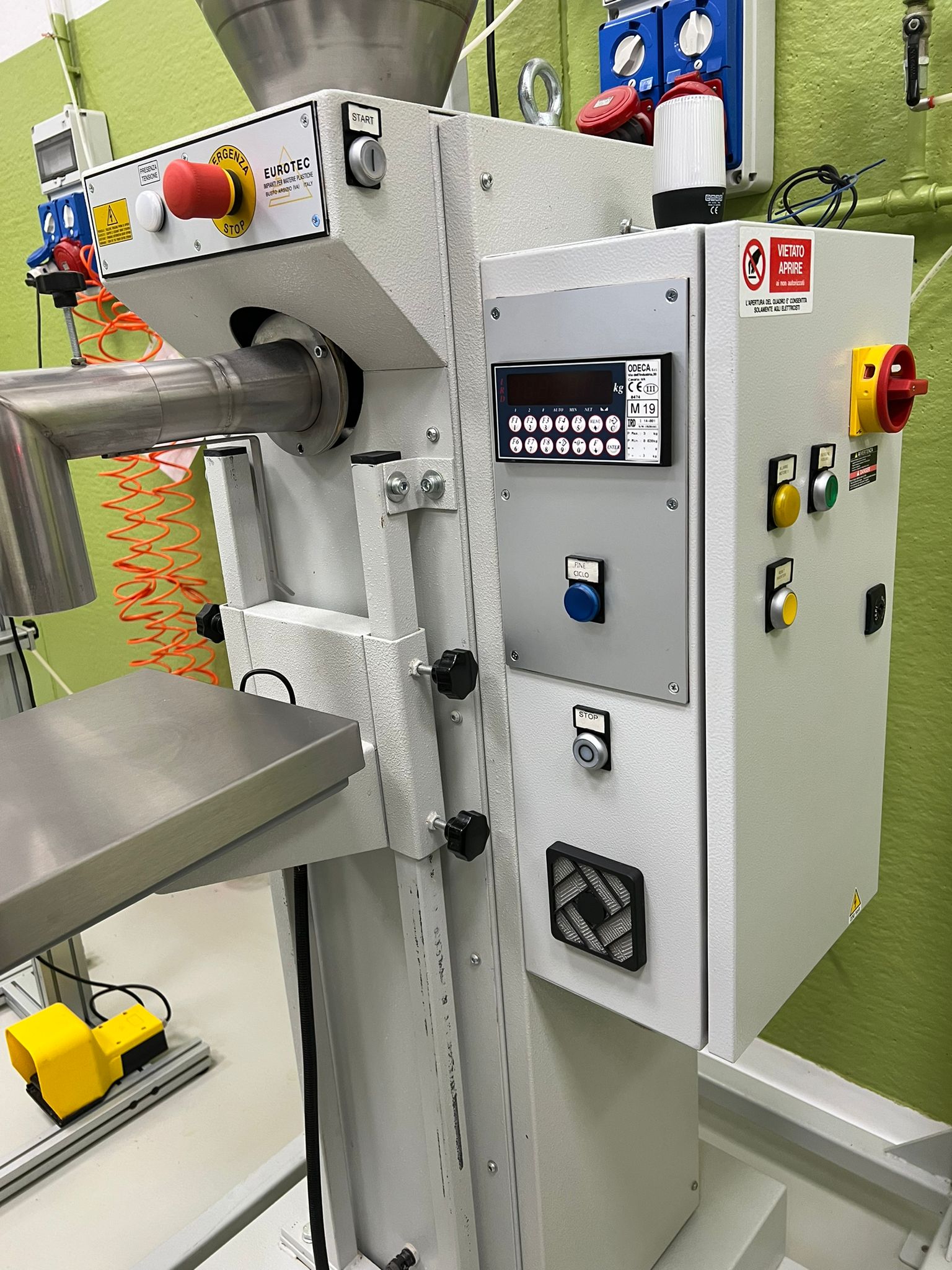 CONFEZIONATRICE VERTICALE PER POLVERI SEMIAUTOMATICA in vendita - foto 2